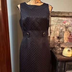 Elegant Tahari black sleeveless dress. Size 6. NWT.